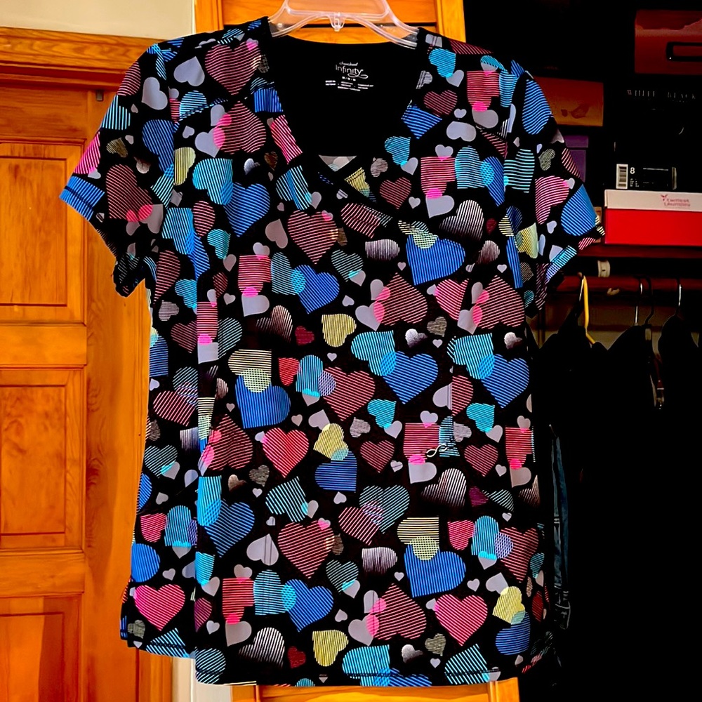 Cherokee Infinity scrub top, NWOT